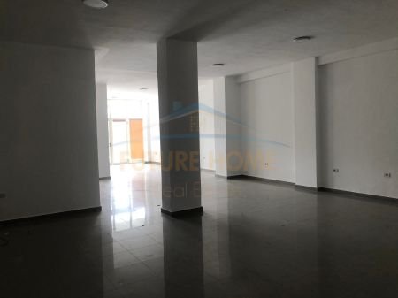 Tirane, shitet ambjent biznesi Kati 0, 119 m² 160.000 Euro (Liqeni i thate)