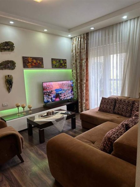 Tirane, jepet me qera apartament 3+1+BLK Kati 2, 90 m² 800 Euro (21 dhjetori)