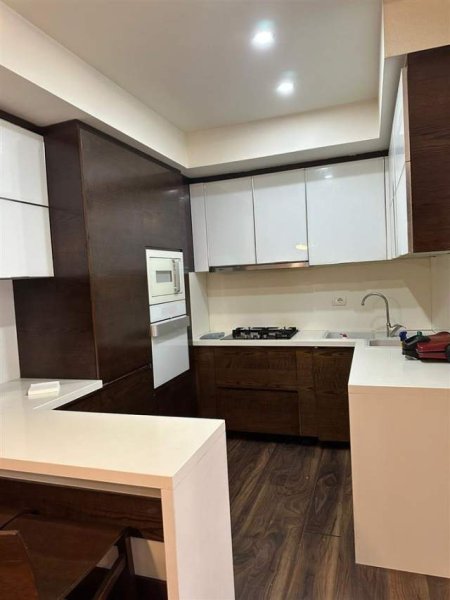 Tirane, jepet me qera apartament 3+1+BLK Kati 2, 90 m² 800 Euro (21 dhjetori)