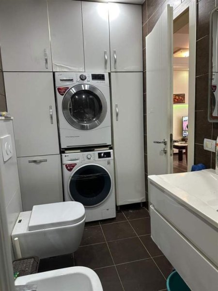Tirane, jepet me qera apartament 3+1+BLK Kati 2, 90 m² 800 Euro (21 dhjetori)