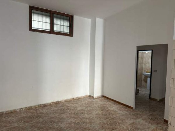 Tirane, shitet ambient biznesi Kati 0, 92 m² 138.000 Euro (Rruga Mihal Grameno)