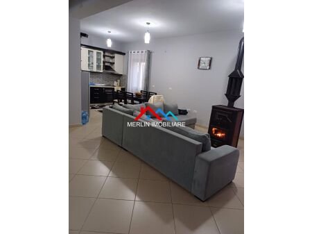 Tirane, shitet Vile 3 Kateshe , 280 m² 210.000 Euro (Sauk, Prane Senatoriumit)