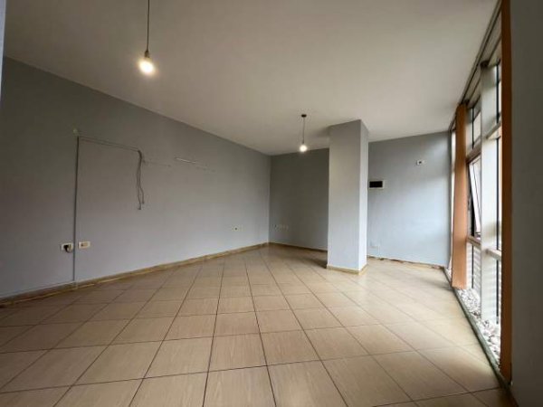 Tirane, shitet ambjent biznesi Kati 0, 67 m² 155.000 Euro (Pazari I Ri)