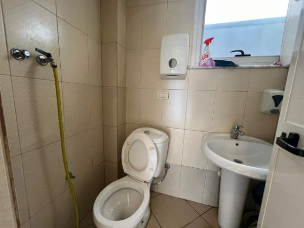 Tirane, shitet ambjent biznesi Kati 0, 67 m² 155.000 Euro (Pazari I Ri)