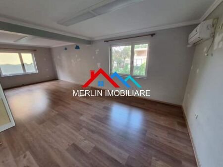 Tirane, jepet me qera Vile 4 Kateshe , 700 m² 3.500 Euro (Sauk)