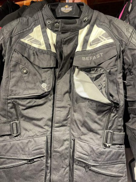 Durres, shes Xhup 4stine 3shtresa waterproof oferte 220 Euro