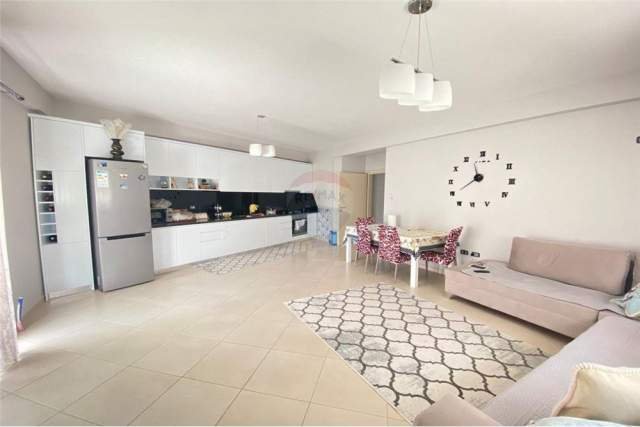 Vlore, shitet apartament 2+1+BLK Kati 3, 166 m² 112.000 Euro (Rruga Transballkanike)