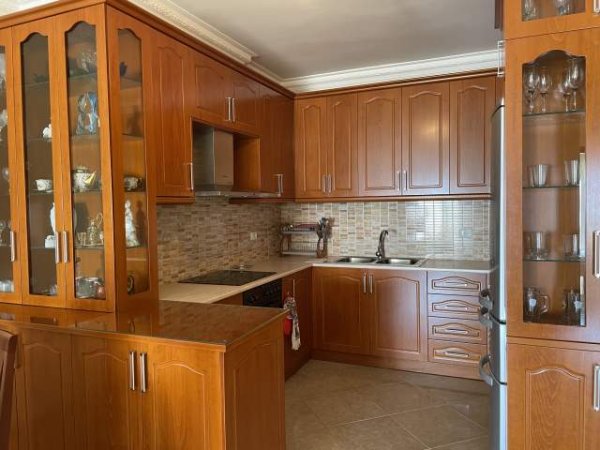 Sarande, jepet me qera apartament 3+1+2w+3b Kati 6, 130 m² 100 Euro (Ismail Qemali)