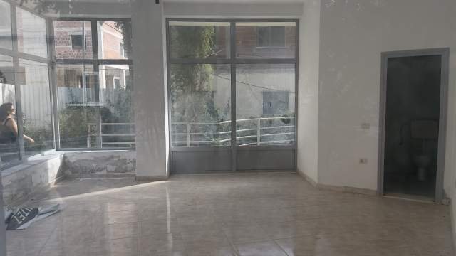 Tirane, shes dyqan Kati 0, 33 m² 26.000 Euro (Niko Avrami)