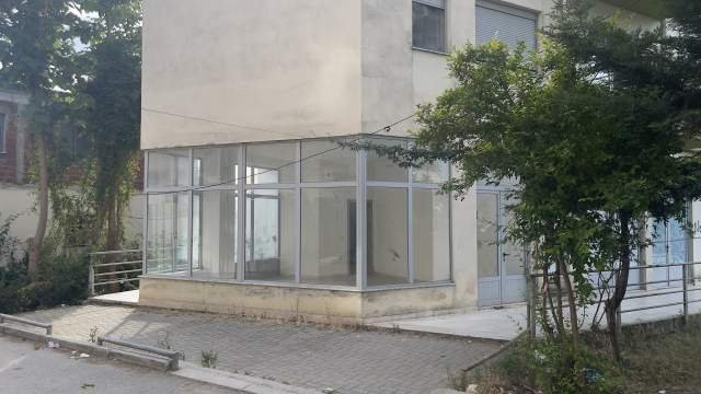 Tirane, shes dyqan Kati 0, 33 m² 26.000 Euro (Niko Avrami)
