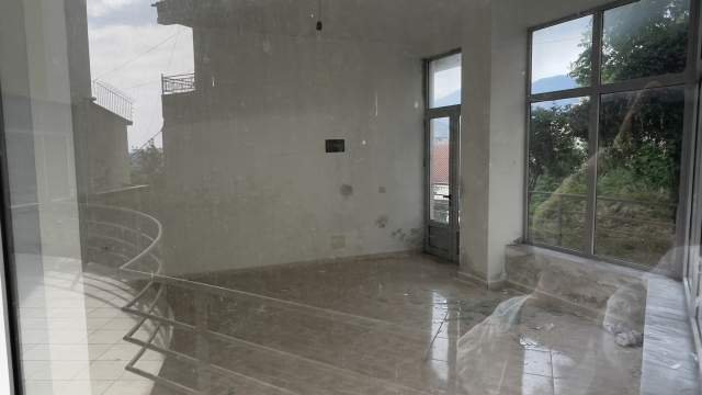 Tirane, shes dyqan Kati 0, 33 m² 26.000 Euro (Niko Avrami)