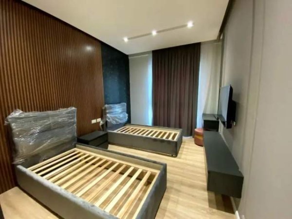 Tirane, jepet me qera apartament 2+1+BLK Kati 5, 100 m² 900 Euro (Rruga e Kavajes)