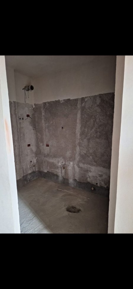 Shitet Apartament 2+1+Post Parkimi Tek Kafja E Rremes (ID B120420) Tirane