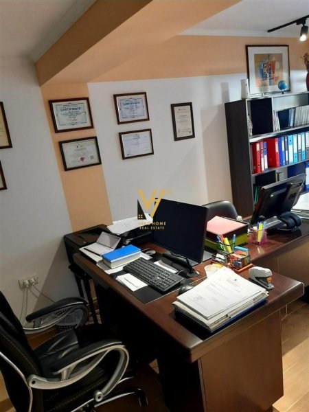 SHITET AMBIENT BIZNESI 41M2 TEK RRUGA MUHAMET GJOLLESHA 98.000 EURO
