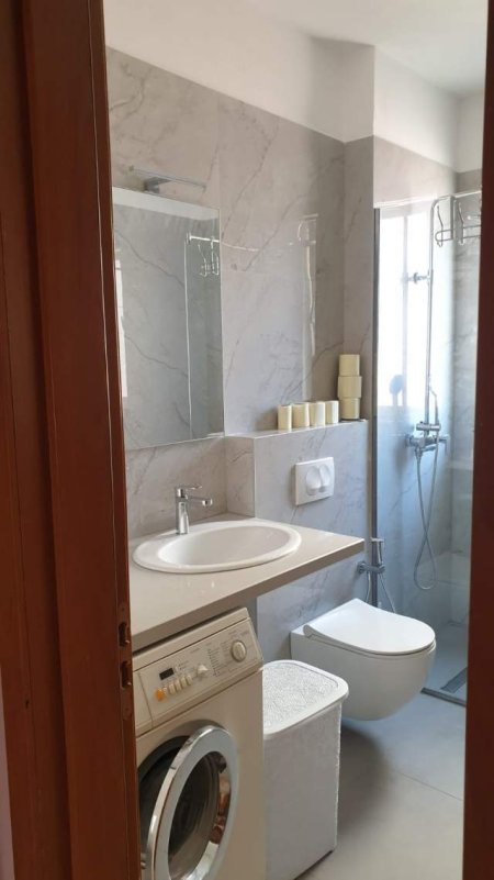 Tirane, jepet me qera apartament 2+1 Kati 3, 90 m² 550 Euro (BLV. Zogu I)