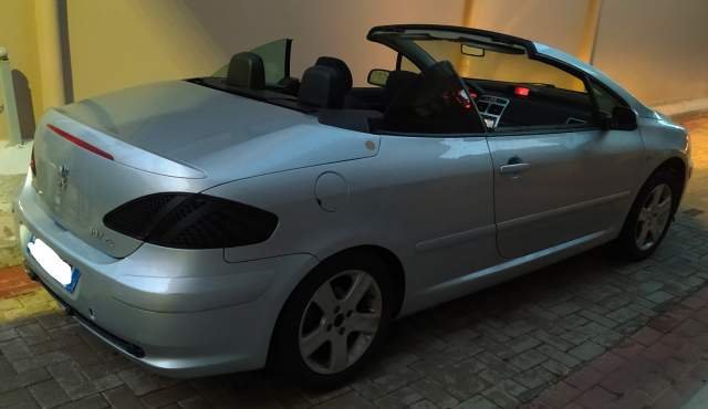 Elbasan, shes kabriolet Peugeot 307 Viti 2004, 1.800 Euro