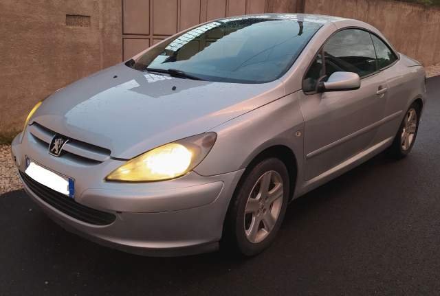 Elbasan, shes kabriolet Peugeot 307 Viti 2004, 1.800 Euro