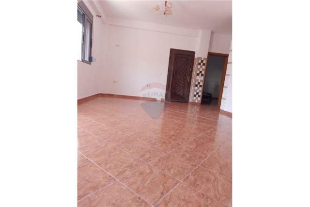 Vlore, shitet apartament 2+1+BLK Kati 2, 94 m² 50.000 Euro (Rruga Perlat Rexhepi)