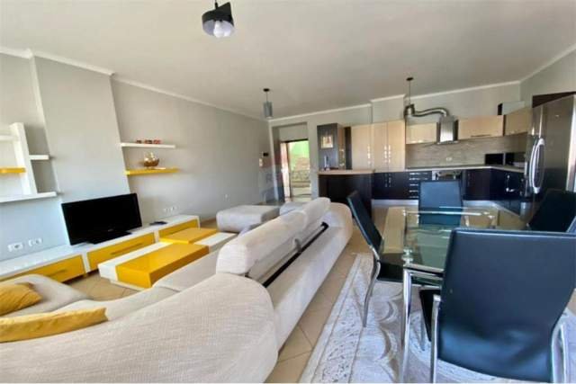 Tirane, jepet me qera apartament 3+1 133 m² 500 Euro (Rezidenca Kodra e Diellit)