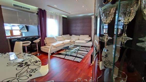 Shitet Apartament 1+1 prane Ish- stacionit te fundit te Tiranes Re