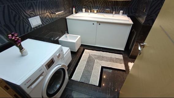 Shitet Apartament 1+1 prane Ish- stacionit te fundit te Tiranes Re