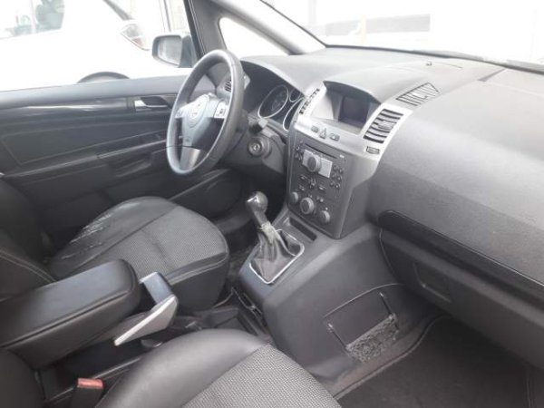 Durres, shes makine karavan Opel Zafira Viti 2007, 2.500 Euro