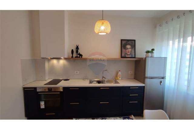 Vlore, jepet me qera apartament 1+1+BLK 78 m² 350 Euro (Rruga e Cipajve)