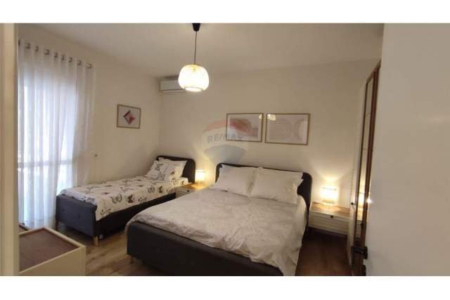 Vlore, jepet me qera apartament 1+1+BLK 78 m² 350 Euro (Rruga e Cipajve)
