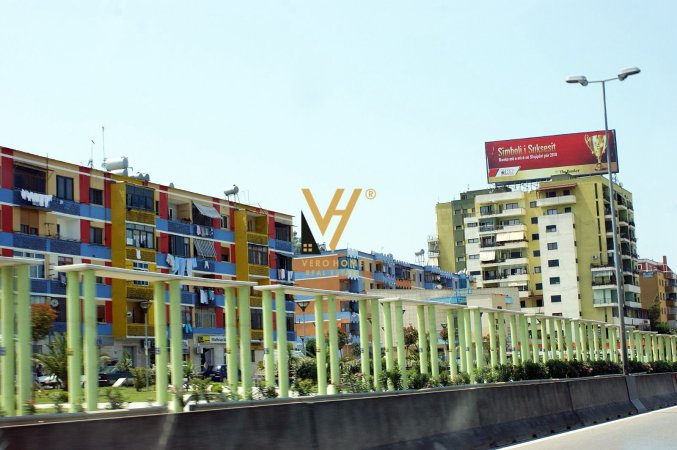 SHITEN TRE DYQANE EDHE NJE APARTAMENT NE VORE 350.000 EURO