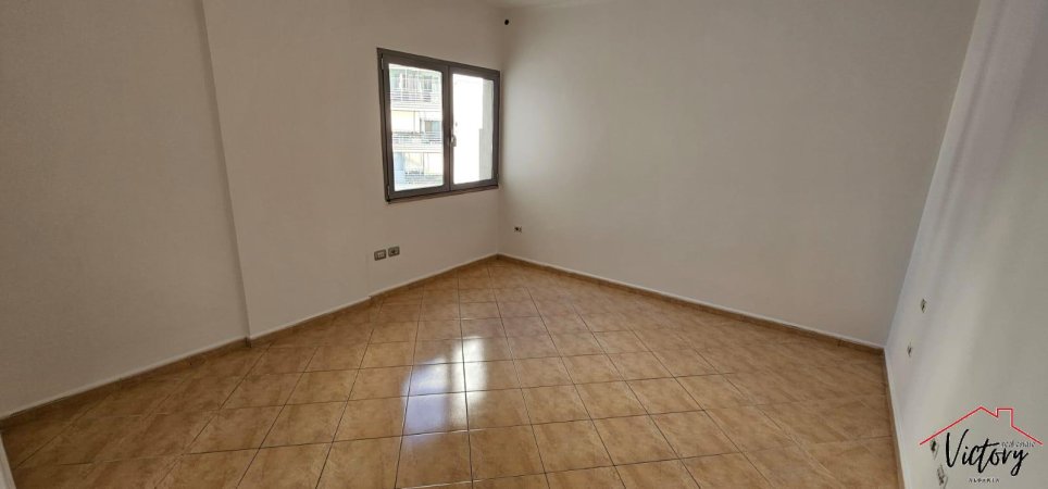 ,Apartament 2+1 2 per qira tek Zogu i Zi, i pozicionuar perballe Ring Center.
