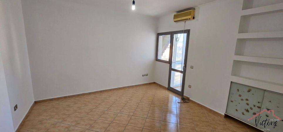 ,Apartament 2+1 2 per qira tek Zogu i Zi, i pozicionuar perballe Ring Center.