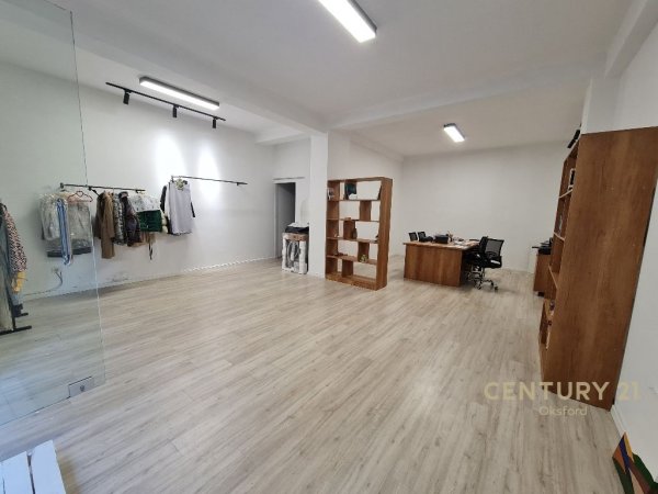 Tirane, shes ambjent biznesi 65 m² 135.000 Euro (Komuna e Parisit)