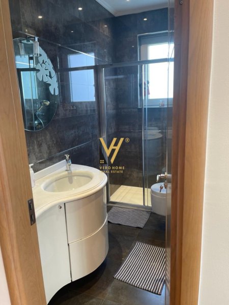 JEPET APARTAMENT 2+1+2+BALLKONE ME QERA TE LIBRI UNIVERSITAR ,BLLOK 2.000 EURO