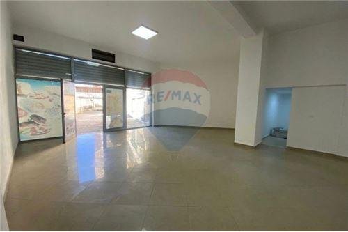 Tirane, shitet dyqan Kati 0, 79 m² 138.000 Euro (Astir)