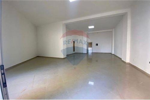 Tirane, shitet dyqan Kati 0, 79 m² 138.000 Euro (Astir)