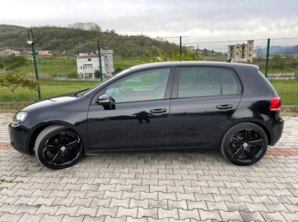 Tirane, shitet makine Volkswagen Golf 6 Viti 2011, 6.000 Euro