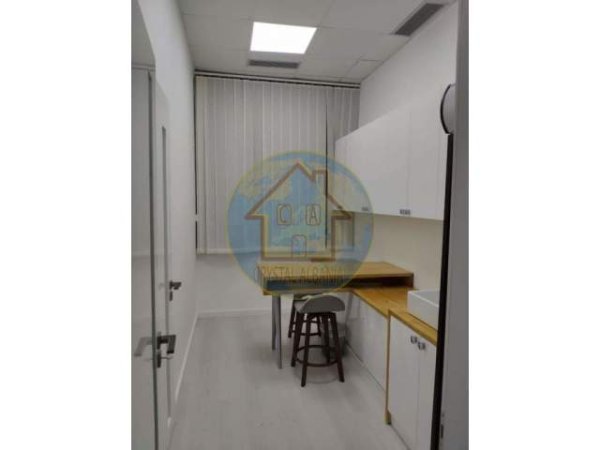 Tirane, shitet zyre Kati 2, 45 m² 90.000 Euro (21 dhjetori)