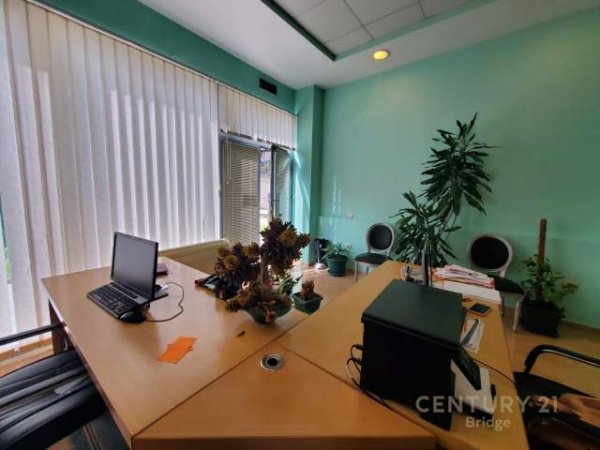 Tirane, shitet ambjent biznesi Kati 0, 45 m² 126.000 Euro (Prane Stadiumit Qemal Stafa)