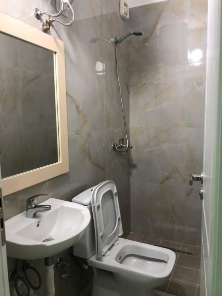 Tirane, jepet me qera garsonier 1+1 Kati 5, 40 m² 350 Euro (durresit)