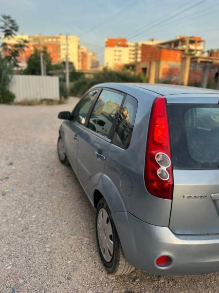 Tirane, shes makine Ford Fiesta Viti 2007, 2.600 Euro