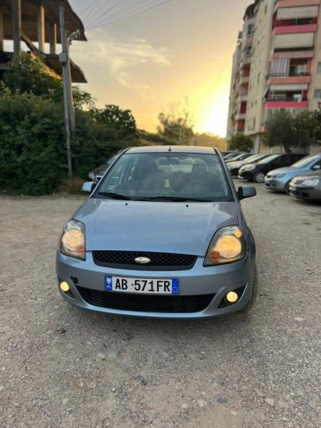 Tirane, shes makine Ford Fiesta Viti 2007, 2.600 Euro