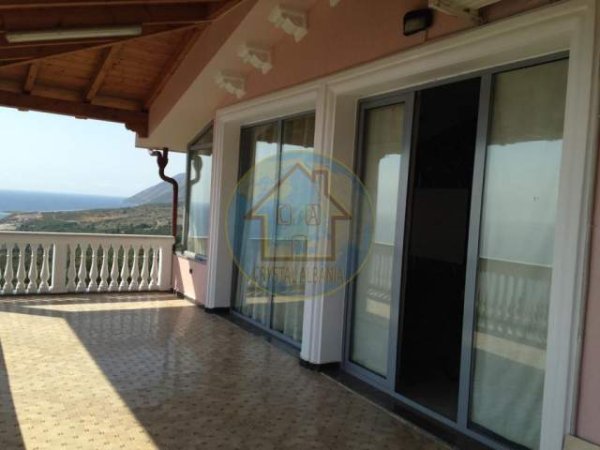 Dhermi, jepet me qera Vile 2+1+A Kati 3, 6.000 Euro (Drimadhe)