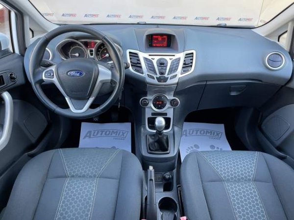 Tirane, shes makine Ford fiesta Viti 2009, 5.200 Euro