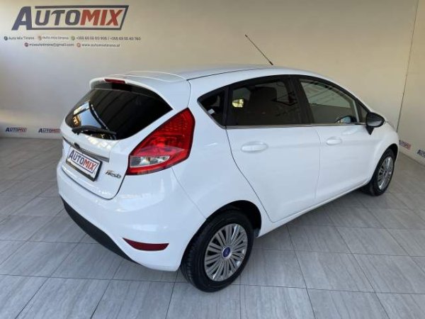 Tirane, shes makine Ford fiesta Viti 2009, 5.200 Euro