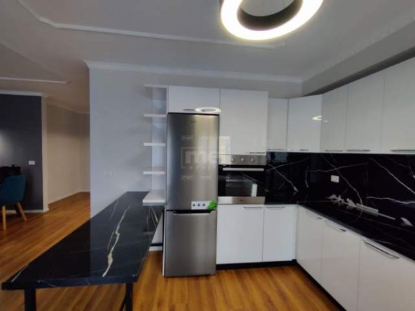 Tirane, jepet me qera apartament 120 m² 550 Euro (Selite)