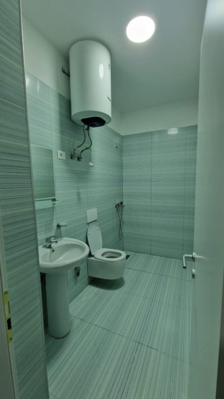 Jepet Apartament me qera 2+1+2 + post parkimi tek Bulevardi i Ri 550 euro (TRR-15346211)