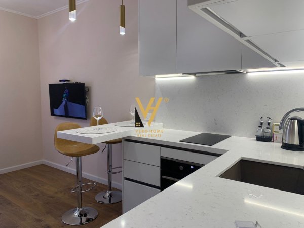 JEPET APARTAMENT 1+1+BLK ME QERA NE QENDER 1.100 EURO