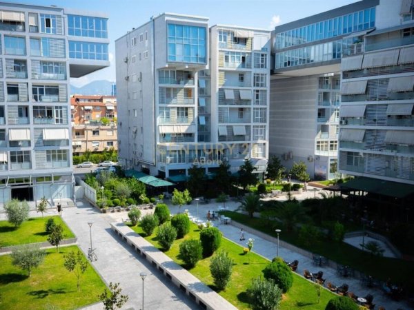 SHITET NJESI BIZNESI TEK KIKA 2, KOMUNA PARISIT!ADORE87775