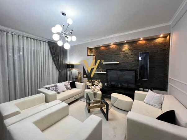 JEPET APARTAMENT 2+1+2+BLK ME QERA TE RRUGA MYSLYM SHYRI 1.100 EURO