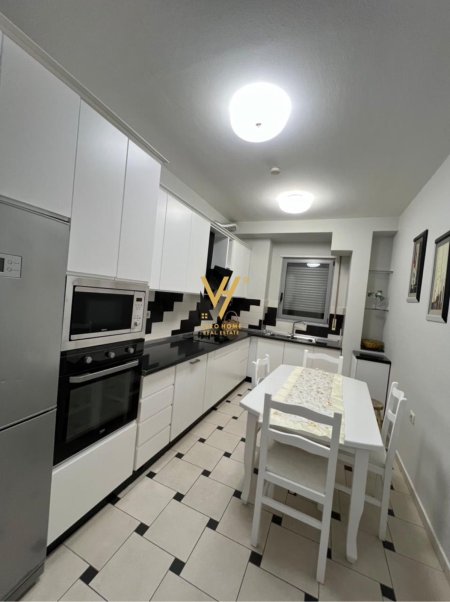 JEPET APARTAMENT 2+1+2+BLK ME QERA TE RRUGA MYSLYM SHYRI 1.100 EURO